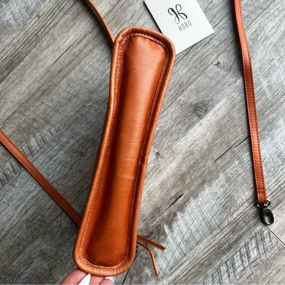 NWT HOBO Convertible Crossbody Clutch - Picture 16 of 16